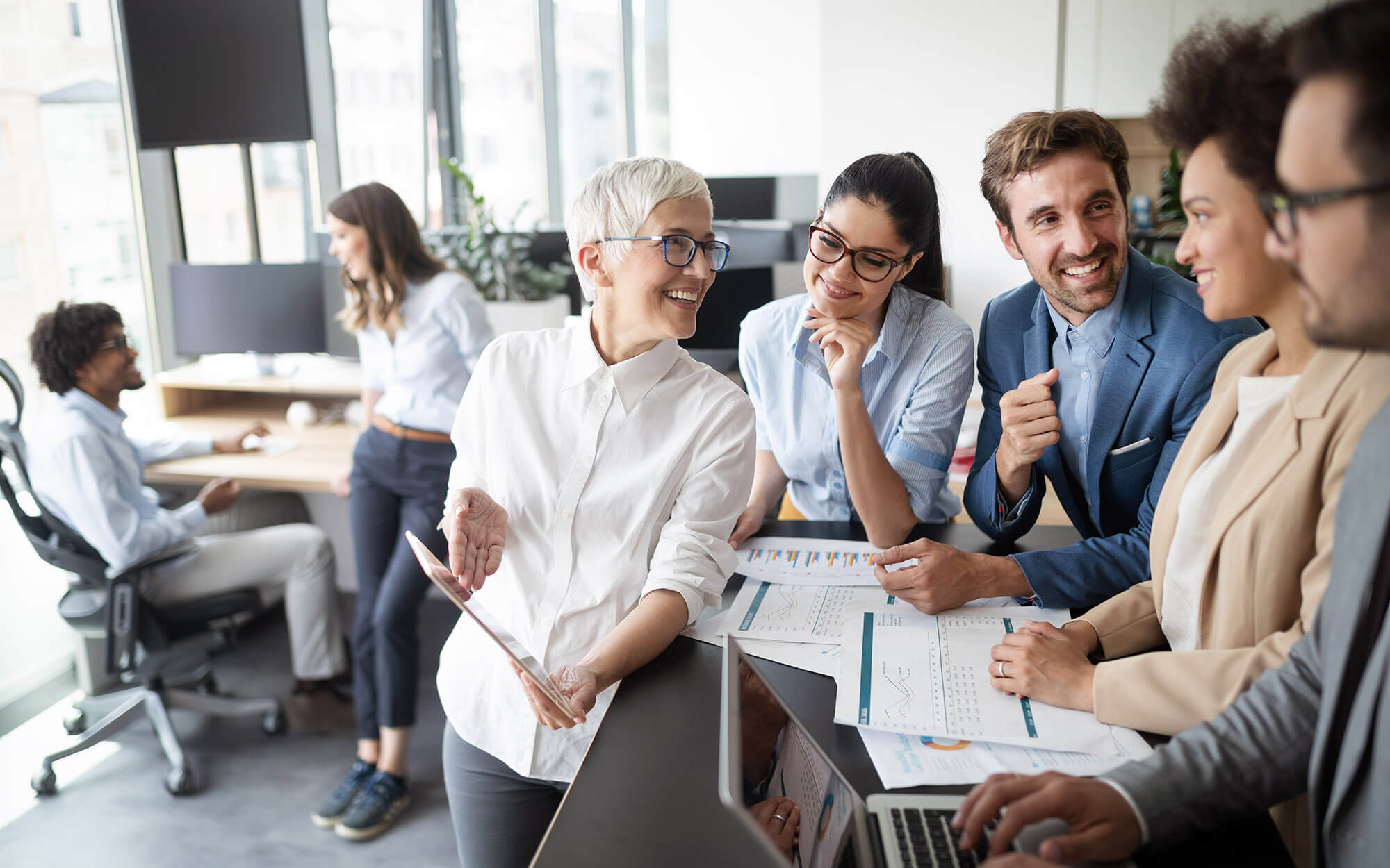 workers-collaborating