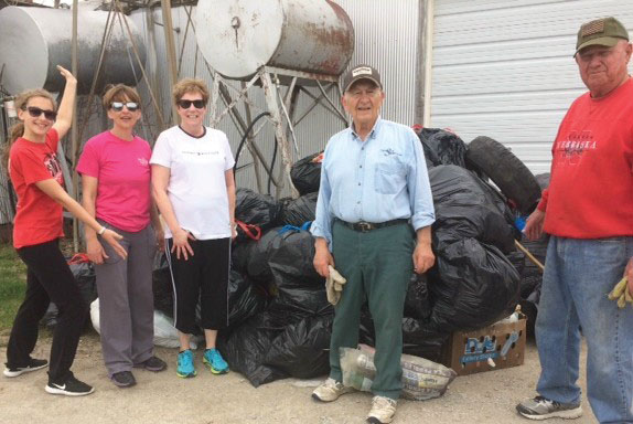 Bank of Steinauer team at trash pickup