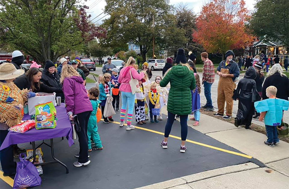 Blissfield State Bank handing out candy