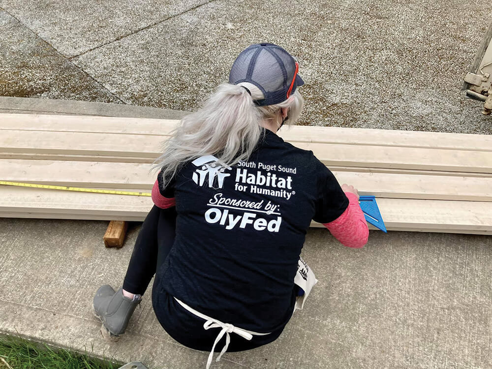 Olympia Federal Savings Habitat for Humanity volunteer