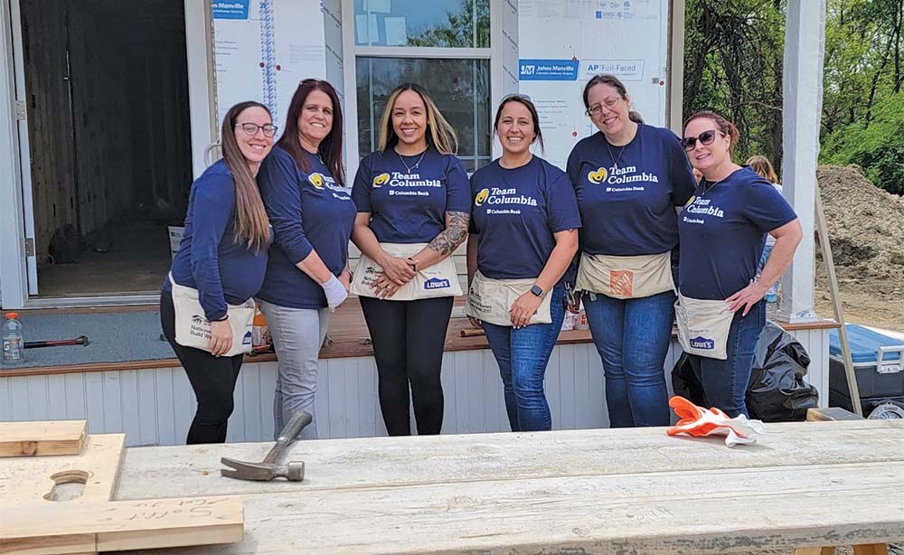 Columbia Bank volunteers